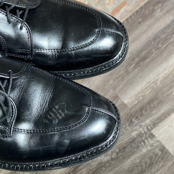 Allen Edmonds - Picture 13 of 17